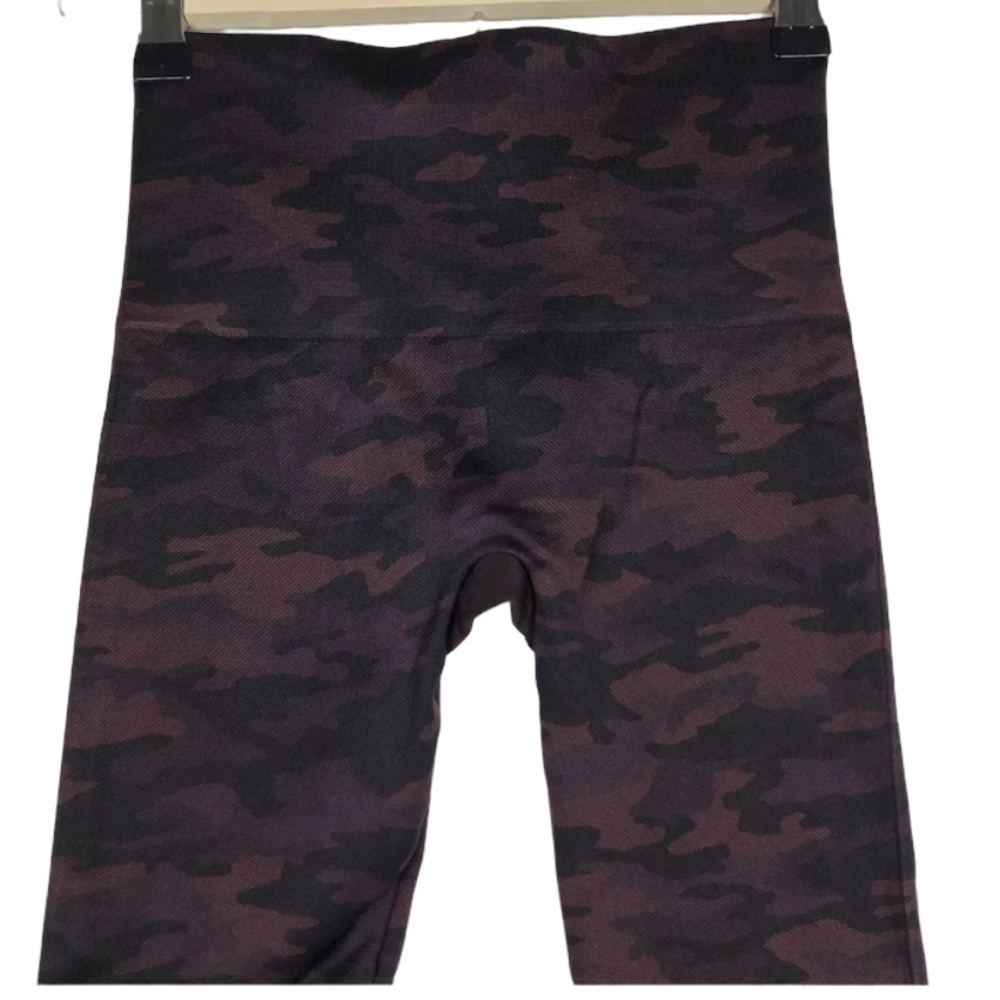 Spanx Womens Size L Crop Seamless Leggings Camo Purple